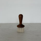 Walnut Face Brush