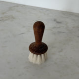 Walnut Face Brush
